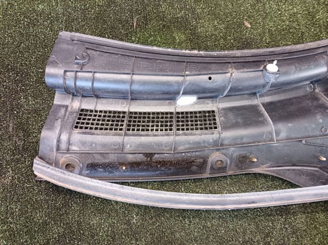 Водостік лобового скла, жабо 668628H900 NISSAN