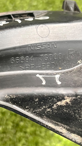 Накладка переднього правого крила 66894JG000 NISSAN