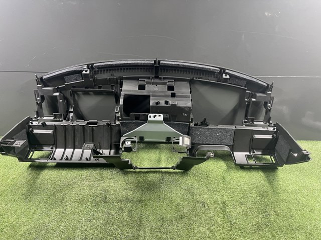 Панель приладів торпеди 681008H811 NISSAN