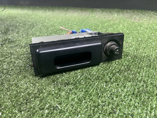 Попільничка 688008H700 NISSAN