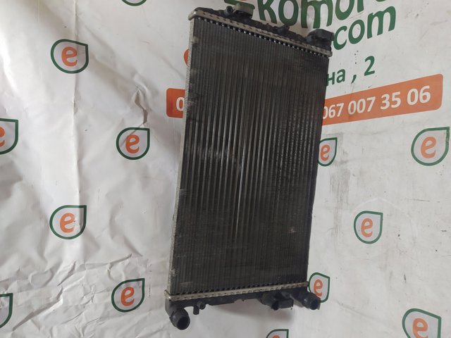 Радіатор двигуна Шкода Фабія I