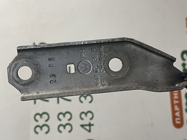 Петля капота, права 6Q0823302B VAG