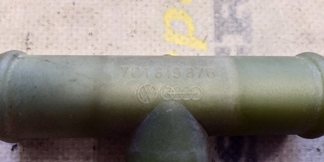 Фланець системи охолодження (трійник) 701819876 VAG