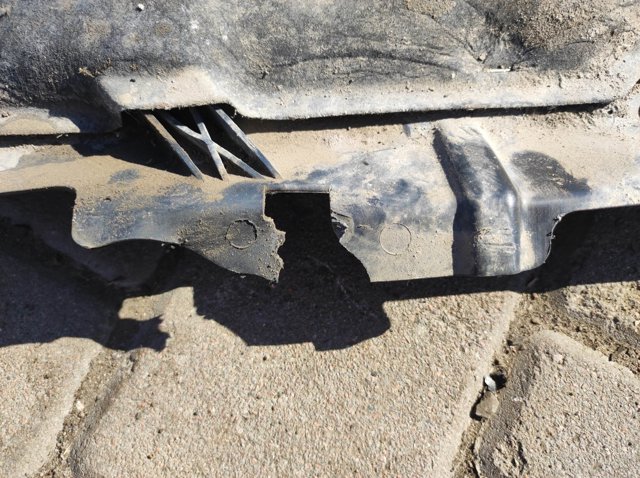 Захист моторного відсіку 758908449R RENAULT