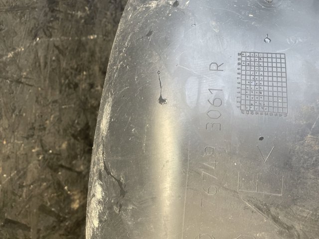 Підкрилок заднього крила, лівий 767493061R RENAULT
