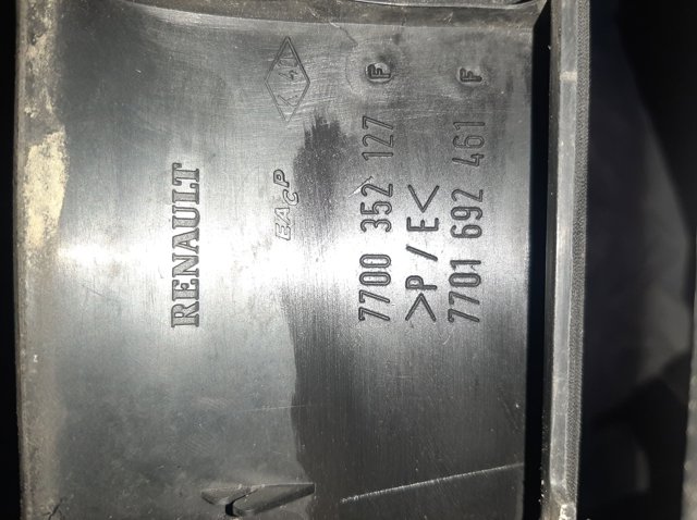 Накладка задніх дверей, права 7700352127 RENAULT