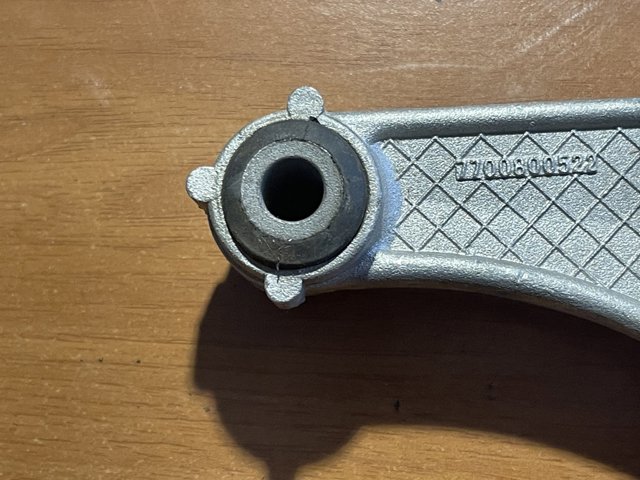 Задня опора двигуна 7700424321 RENAULT