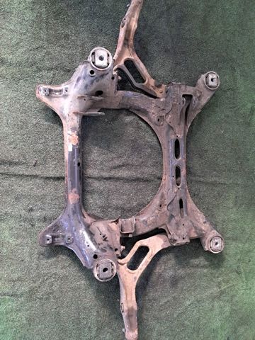 Підрамник передньої підвіски 7L0400025 VAG