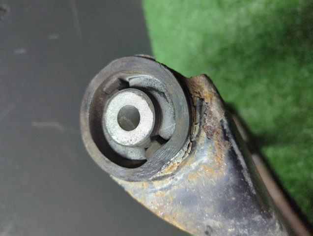 Балансир задній нижній, лівий 7L0505351A VAG