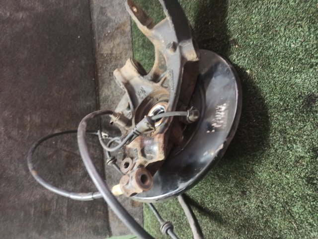 Кулак поворотний правий 7L0505436B VAG