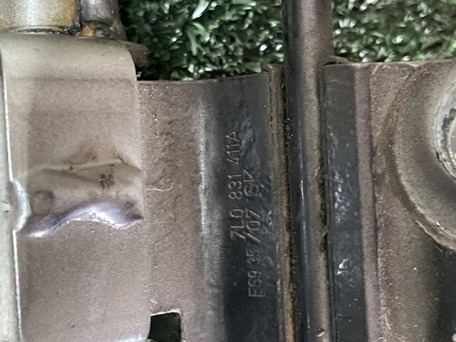 Навішування двері водія (петлі) 7L0831411A VAG