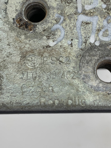 Петля задніх правих дверей 7L0833402A VAG