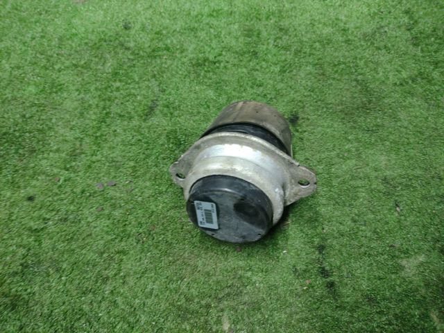 Подушка (опора) двигуна лів./прав. 7L6199131 VAG