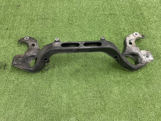 Балка кріплення двигуна 7L6199207 VAG