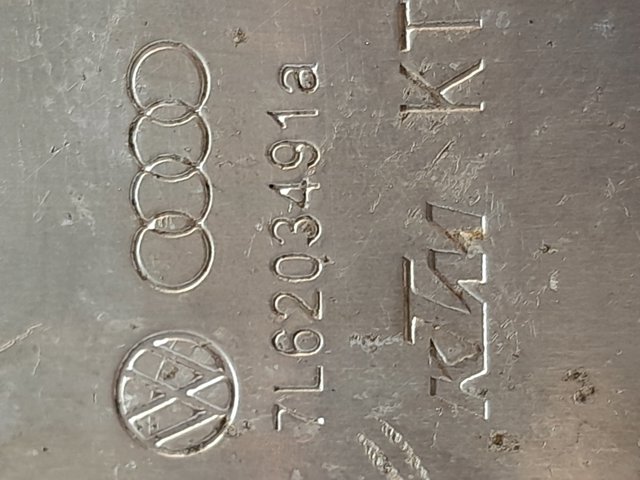 Радіатор охолодження палива 7L6203491A VAG