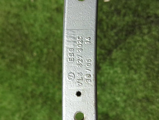 Петля кришки багажника 7L6827302C VAG