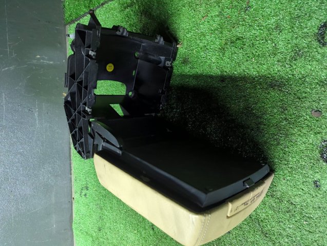 Кронштейн підлокітника 7L6863762D VAG
