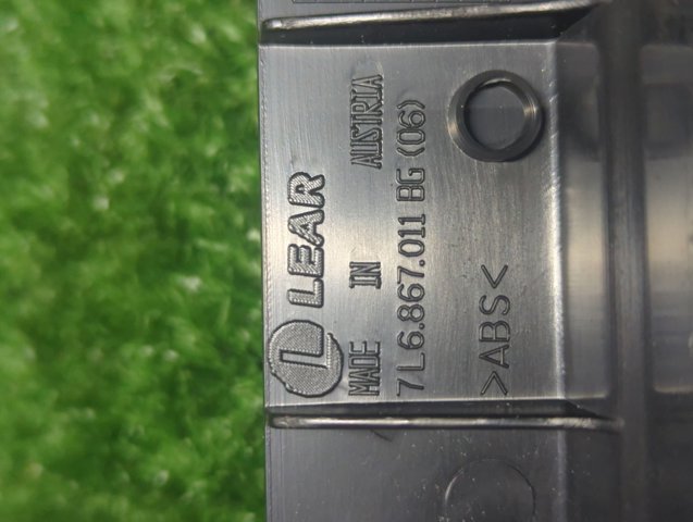 Термошумоізоляція передніх дверей 7L6867011 VAG