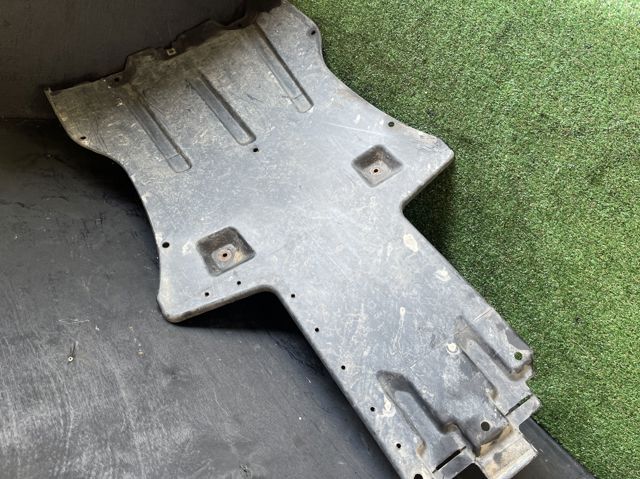 Захист двигуна задній 7L8825231A VAG