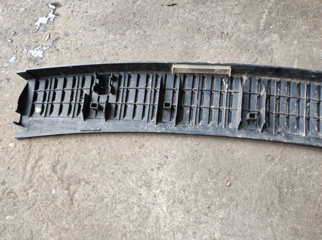Решітка двірників 7M3853185B VAG