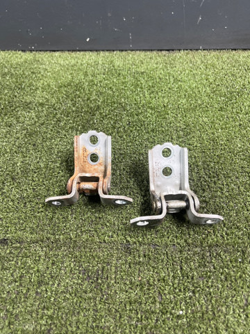 Петля водійських дверей 80401ZP80A NISSAN