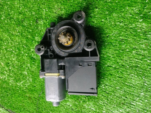 Склопідйомник передньої правої двері 807300011R RENAULT