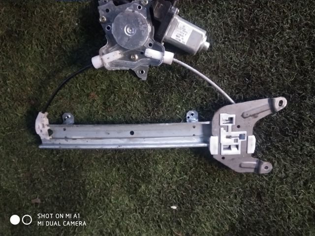 Мотор склопідйомника дверей задніх, лівих 8073189915 NISSAN
