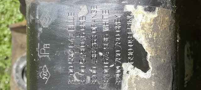 Права подушка мотора 8200014931 RENAULT