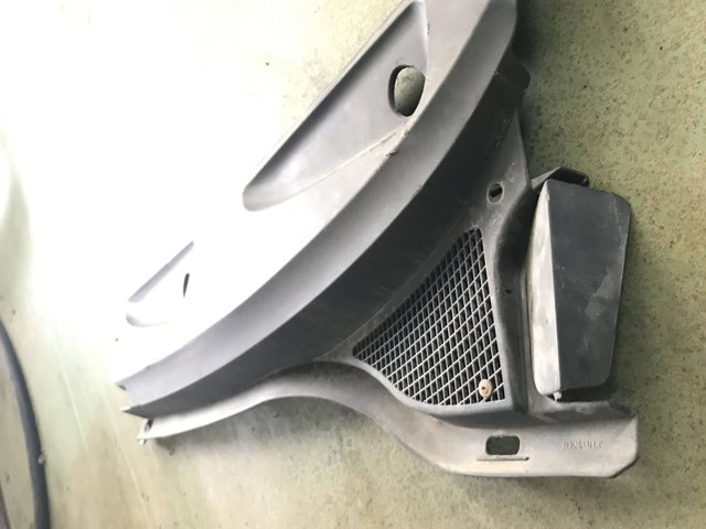 Водостік лобового скла, жабо 8200050329 RENAULT