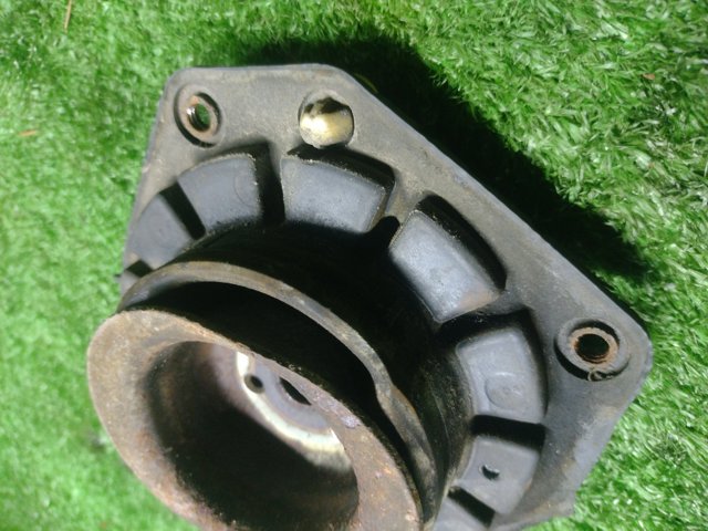 Кріплення переднього амортизатора 8200222463 RENAULT