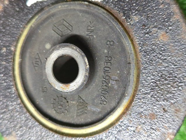 Подушка (опора) двигуна, задня 8200261038 RENAULT