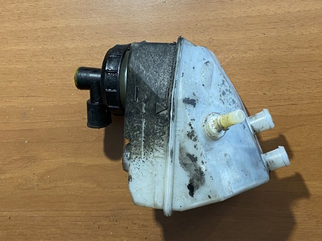 Бачок головного гальмівного циліндру (гальмівної рідини) 8200262441 RENAULT