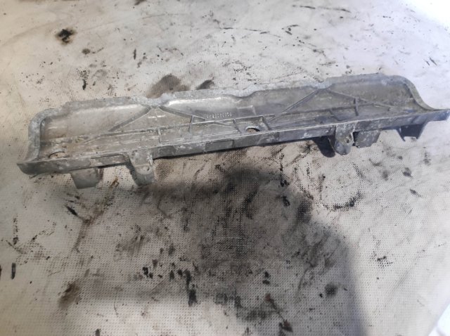 Кришка двигуна 8200303546 RENAULT