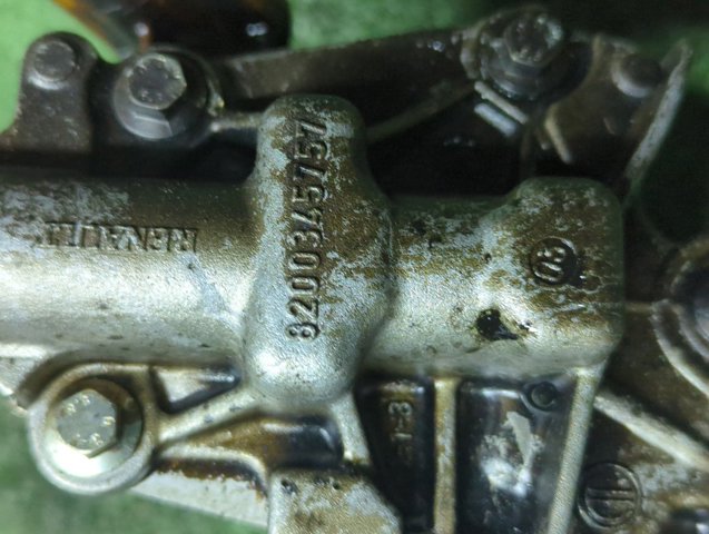 Масляний насос двигуна 8200346592 RENAULT