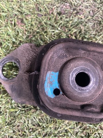 Ліва подушка двигуна 8200352861 NISSAN