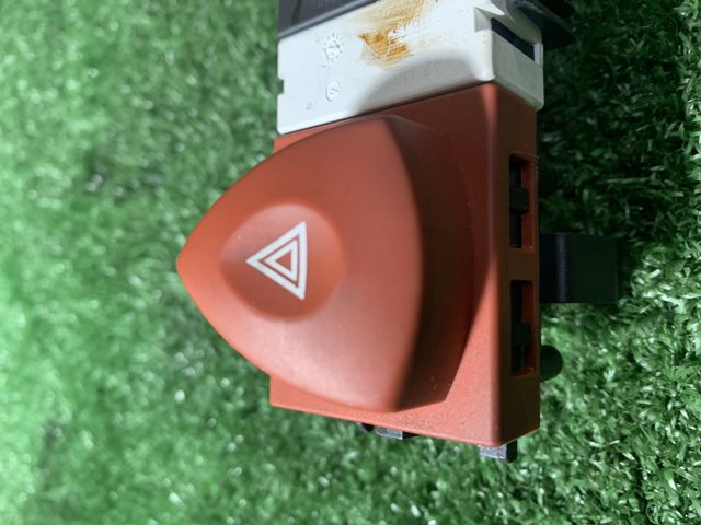 Аварійна кнопка 8200407415 RENAULT