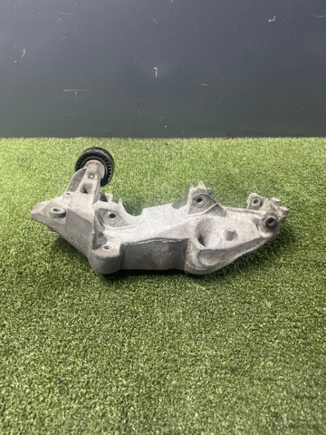 Кронштейн генератора 8200527320 NISSAN