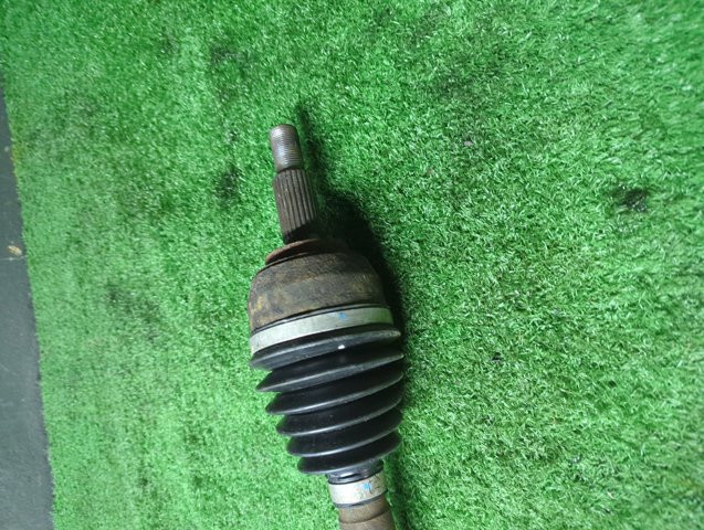 Піввісь передня, права 8200613827 RENAULT