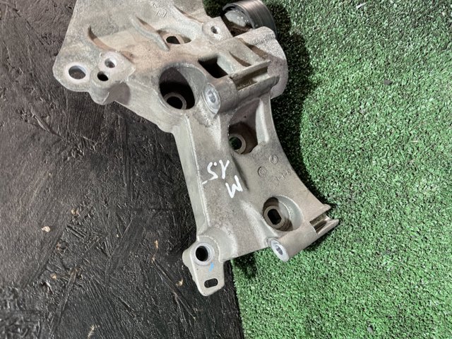 Кріплення генератора 8200669494 RENAULT