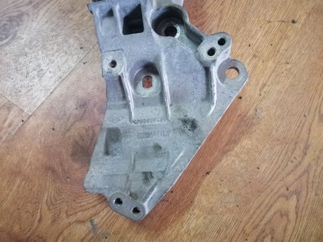 Кріплення генератора 8200669495 RENAULT