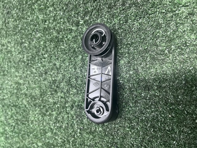 Ручка підйому скла двері, переднього 8200673745 RENAULT