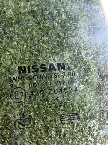 Задня кватирка права 82262EB320 NISSAN