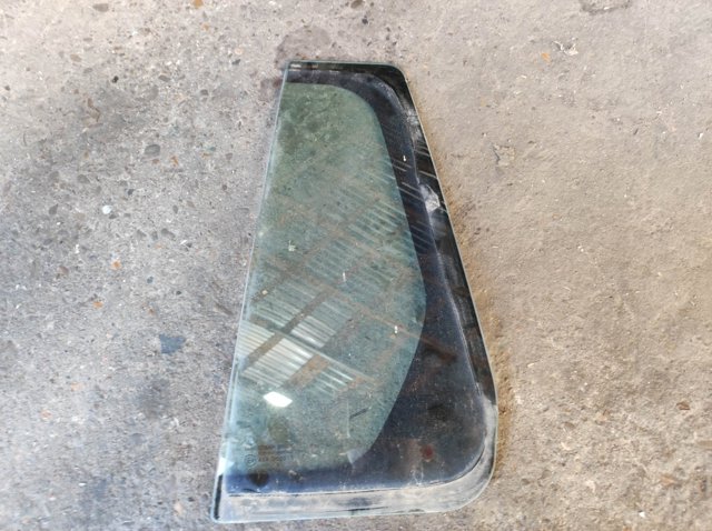 Кватирка дверей трикутник, задньої, лівої 822630749R RENAULT