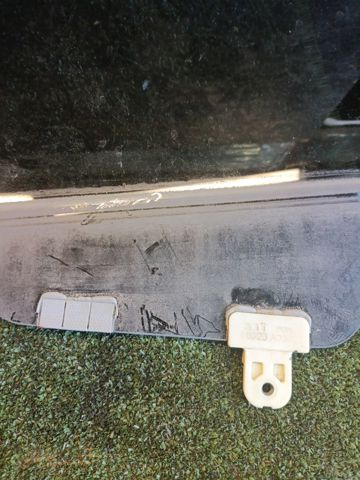 Скло заднє ліве 823018H500 NISSAN