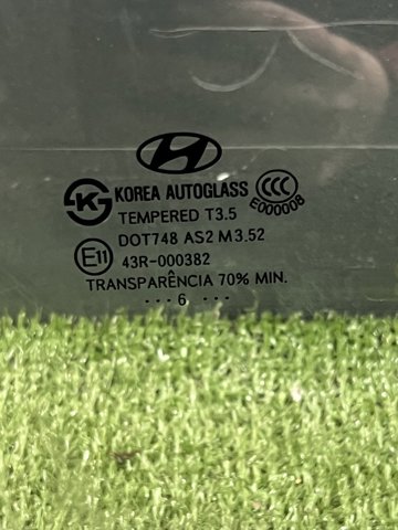 Скло передніх дверей, правих 824212B000 HYUNDAI
