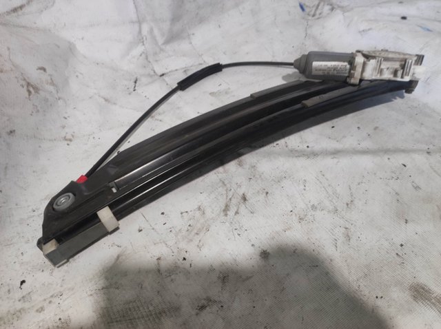 Склопідйомник задніх правих дверей 8252430 BMW
