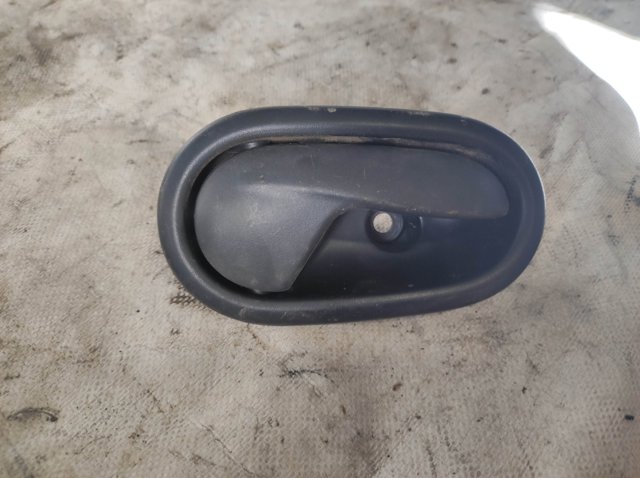 Ручка передніх дверей внутрішня, права 826721919R RENAULT