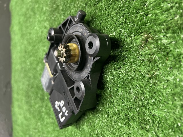 Моторчик склопідйомника двері задніх, правих 827303178R RENAULT