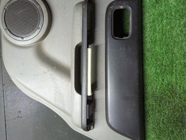 Картки обшивки задніх дверей правих 829008H801 NISSAN