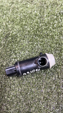 Моторчик омивача переднього скла 86611AJ01A SUBARU